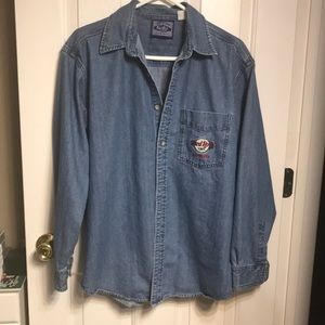 Hard Rock Cleveland Denim long sleeve shirt women’s size medium 100% cotton.
